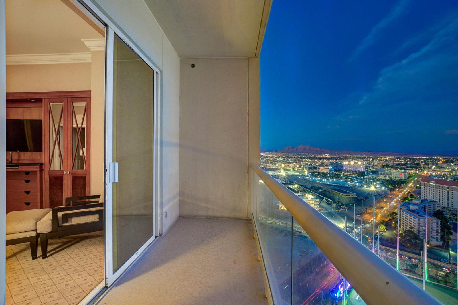 Eleve At The Signature Balcony Sphere View *