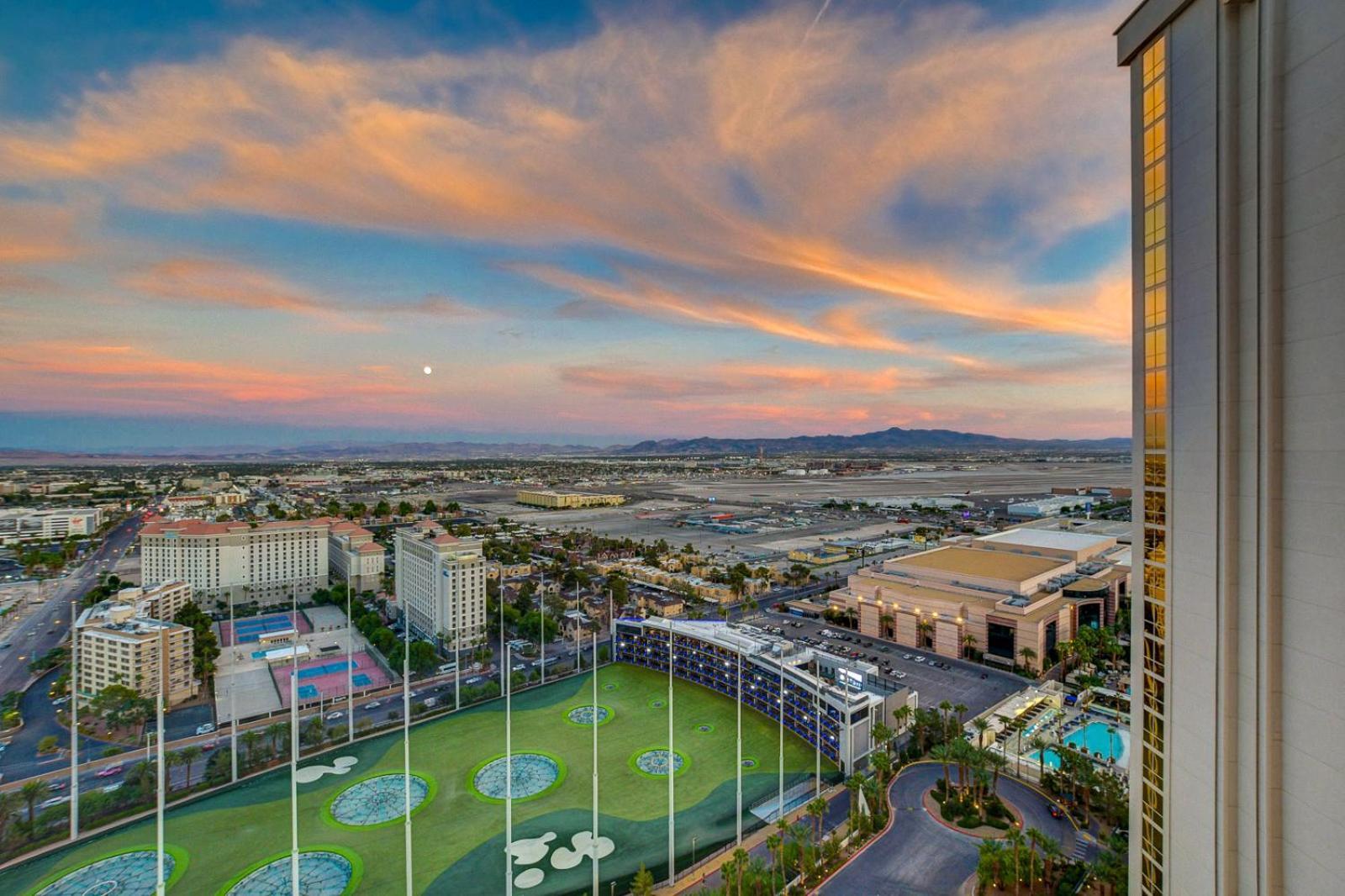 Eleve At The Signature Balcony Sphere View * Las Vegas