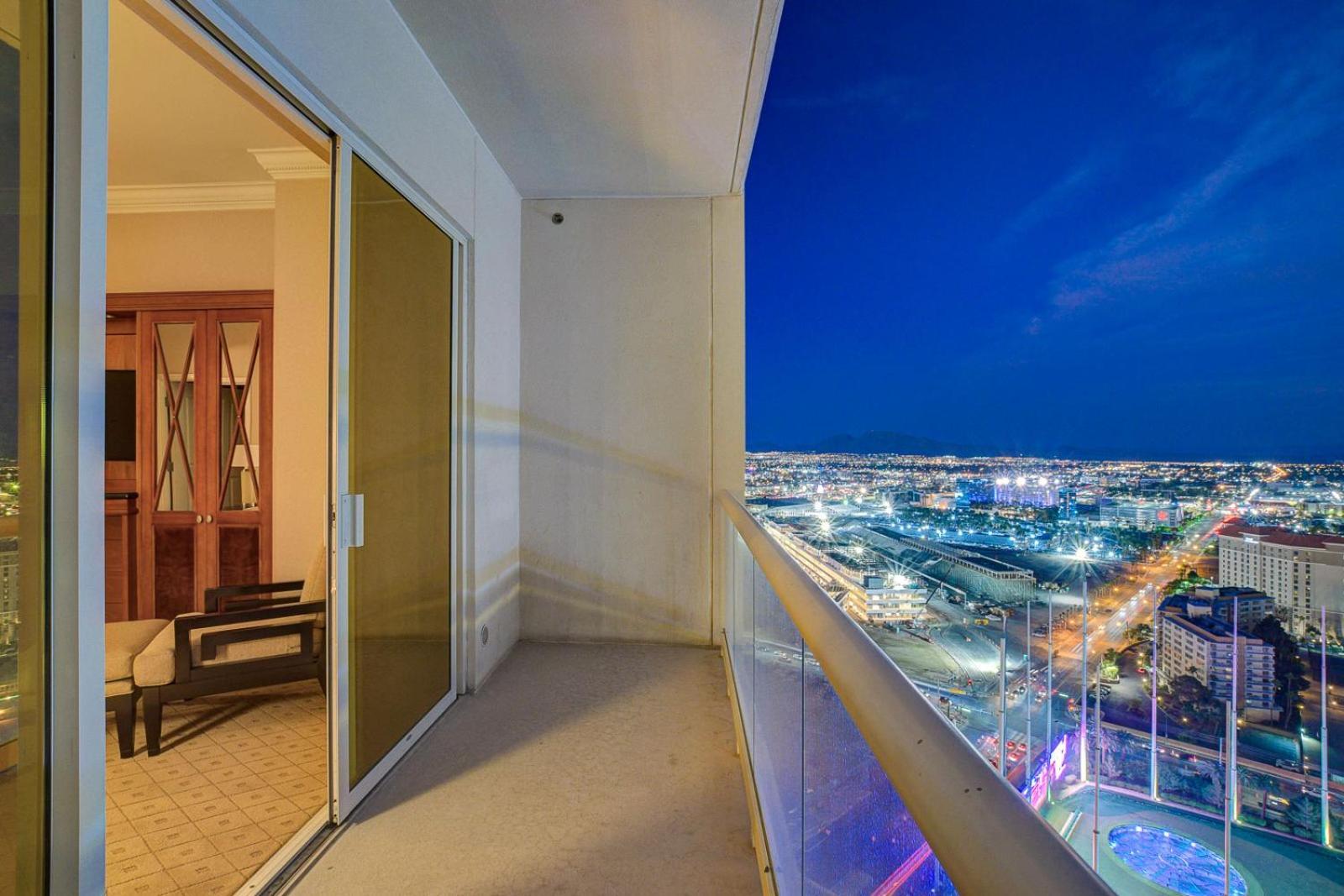 Eleve At The Signature Balcony Sphere View Aparthotel
