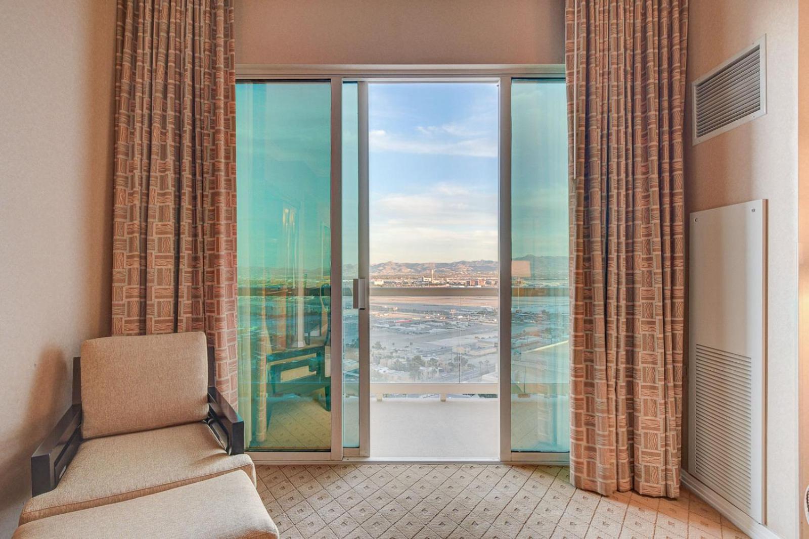 Eleve At The Signature Balcony Sphere View Aparthotel